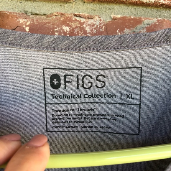 FIGS gray scrub set top size XL and bottom size L - Picture 3 of 3